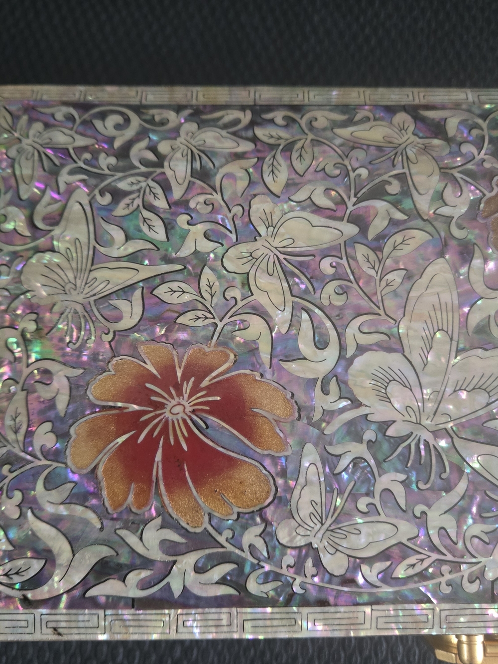Mother of Pearl Floral Inlay Jewelry Box - Iridescent Purple Accents - Picture 9 of 12